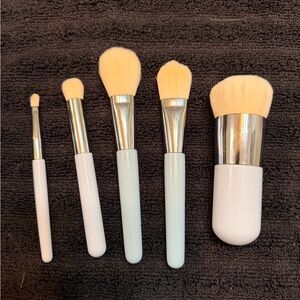 Westman Atelier Holiday Brush Set - Cream and Silver